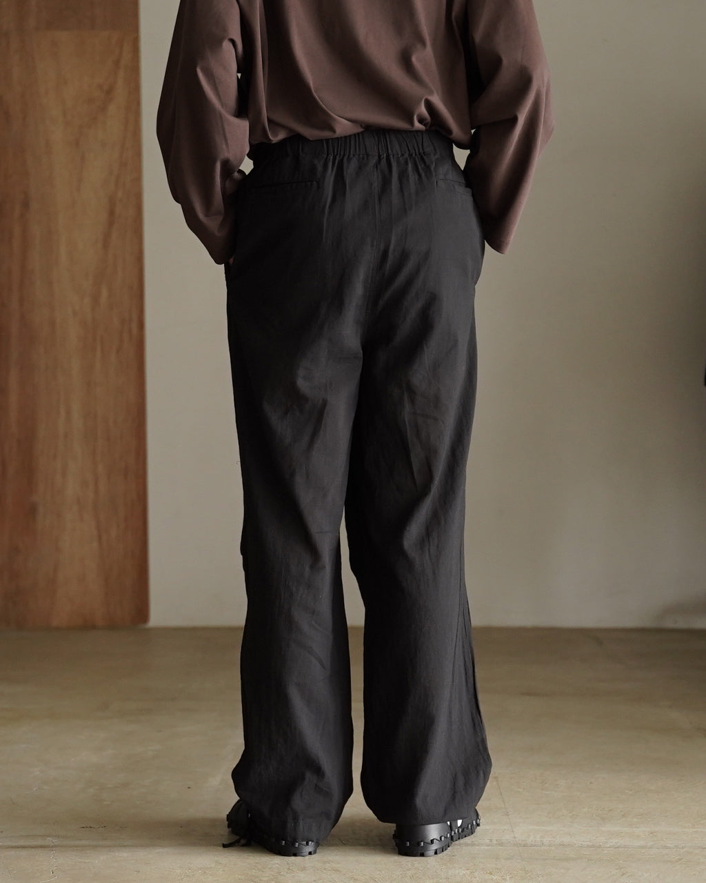 KNEE TUCK PANTS M26A16PT01C