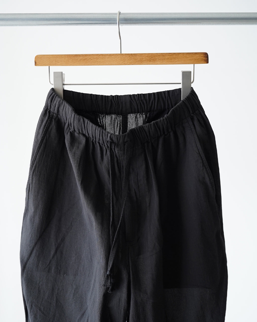 KNEE TUCK PANTS M26A16PT01C