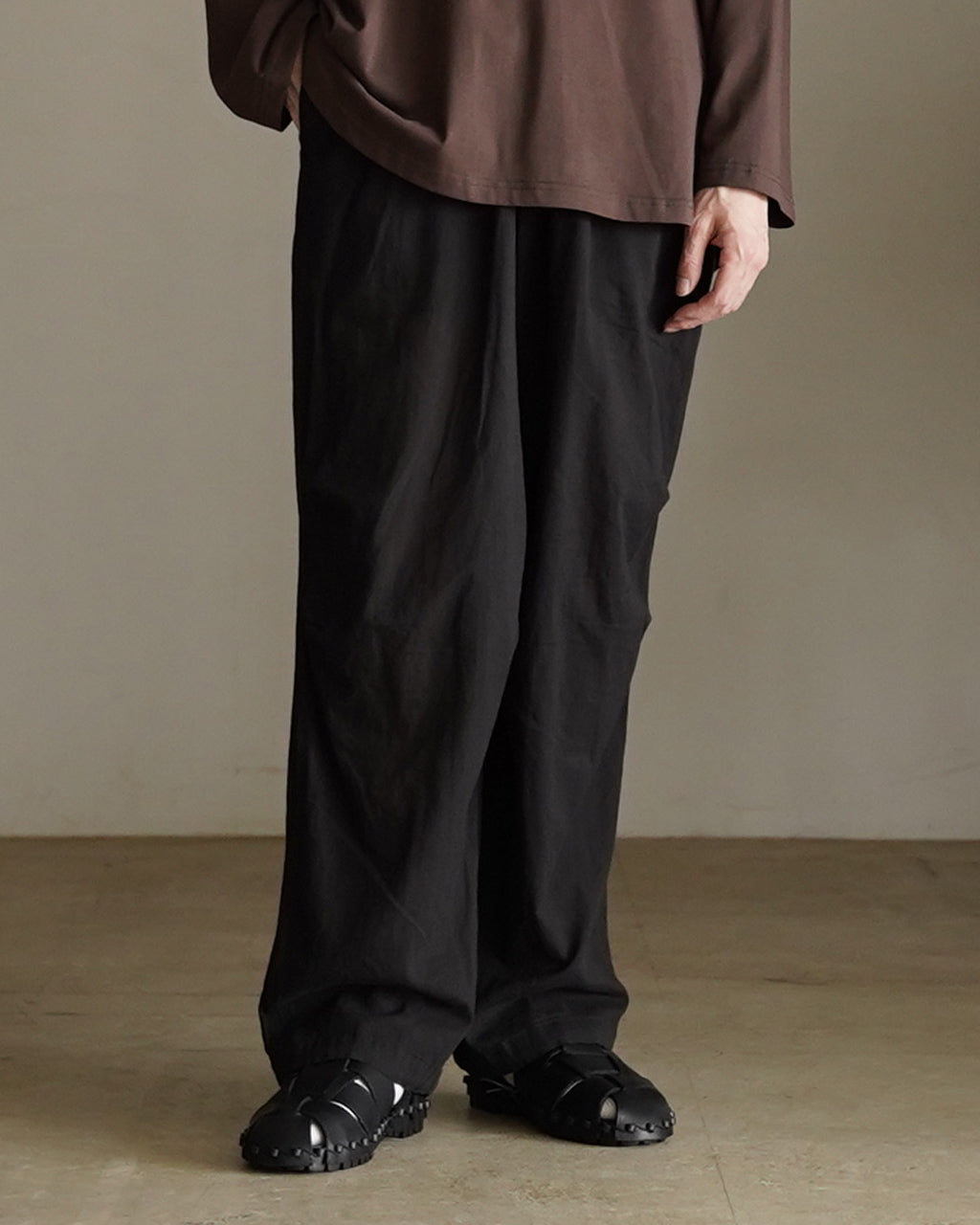 KNEE TUCK PANTS M26A16PT01C