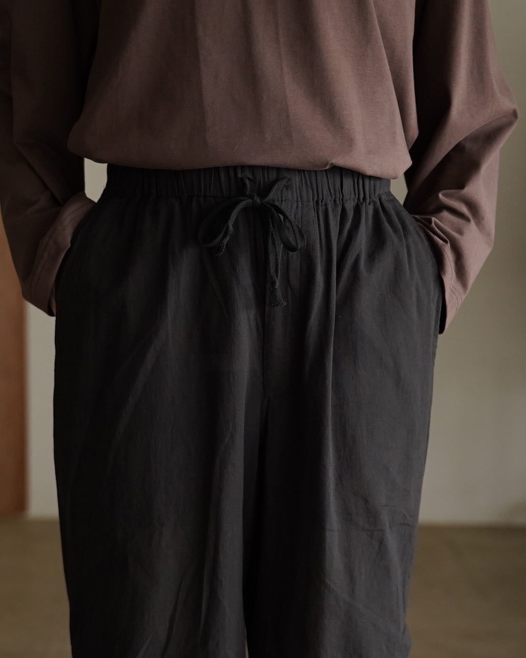 KNEE TUCK PANTS M26A16PT01C