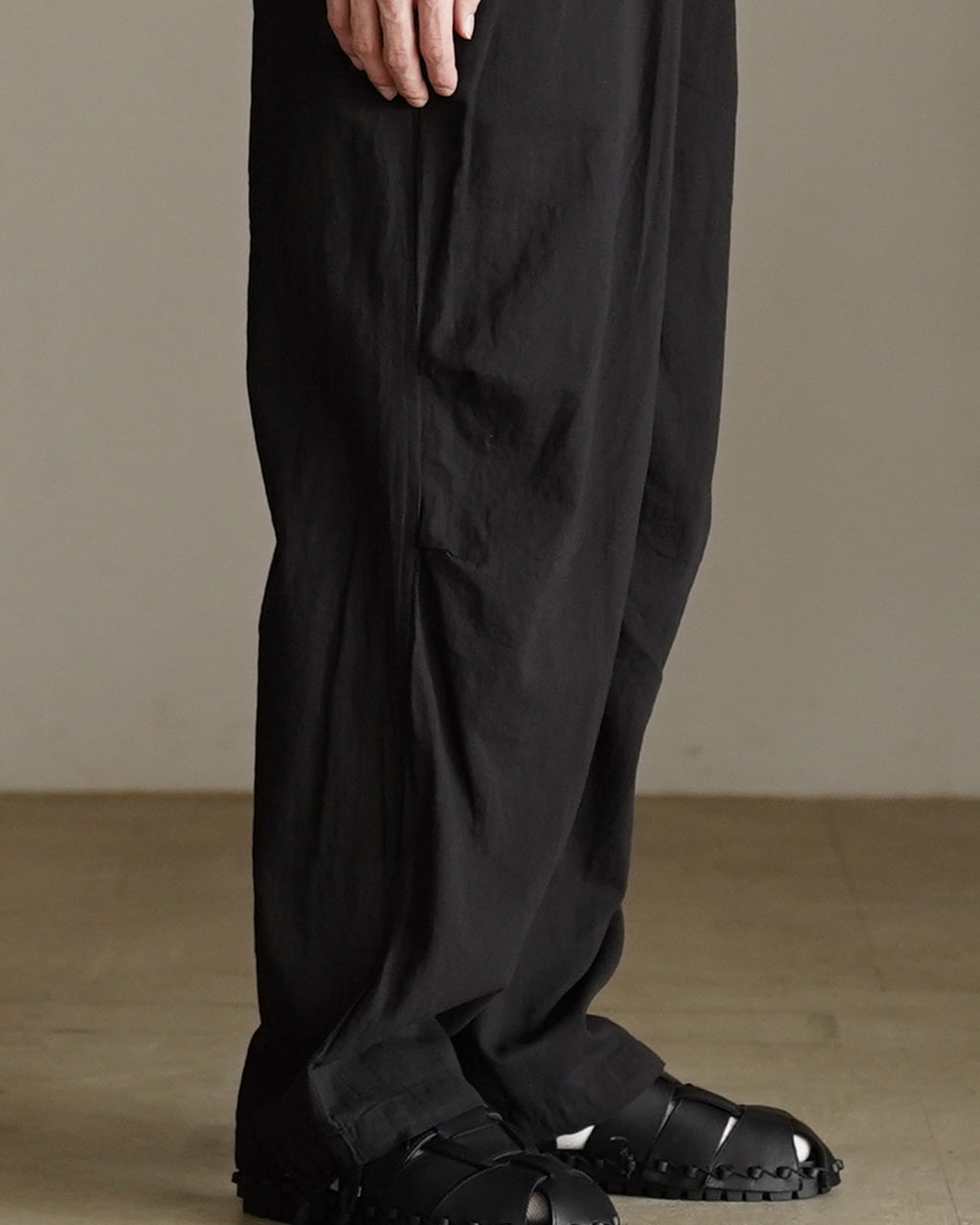 KNEE TUCK PANTS M26A16PT01C