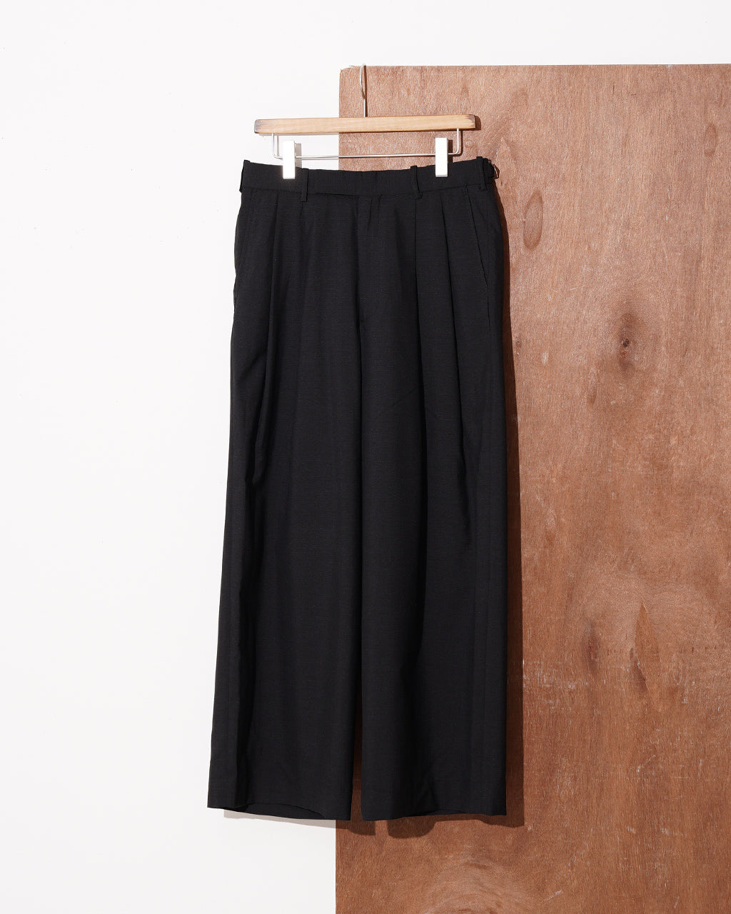 TWO TUCK BAGGY TROUSERS M26A11PT02C