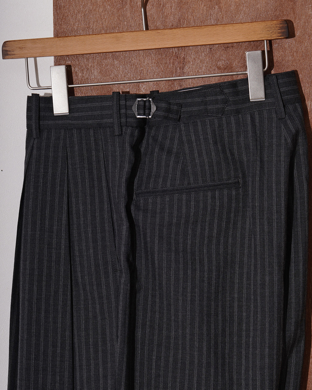 TWO TUCK BAGGY TROUSERS M26A11PT02C