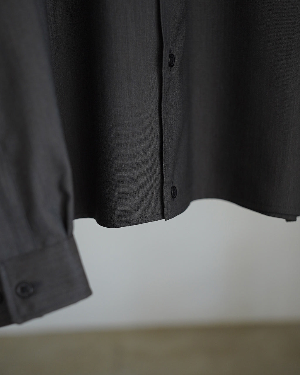 OPEN COLLAR L/S SHIRT WITH HEM TAB M26C01SH01C
