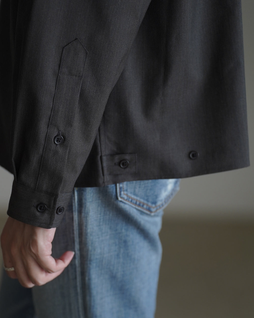 OPEN COLLAR L/S SHIRT WITH HEM TAB M26C01SH01C