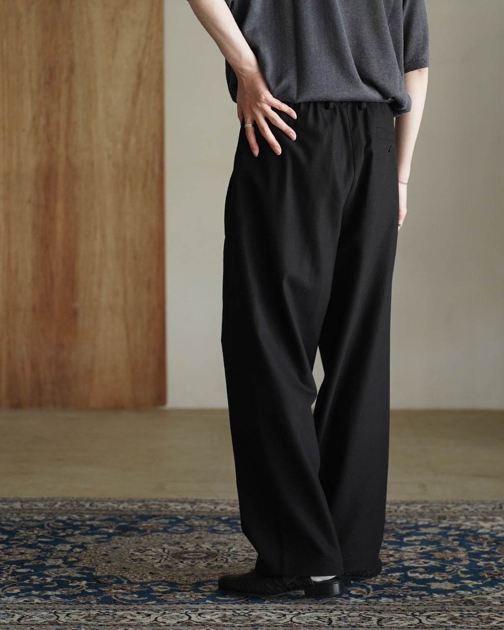 markaware DOUBLE PLEATED EASY TROUSERS A26A93PT02C イージーパンツ ブラック ネイビー|Crouka(クローカ)