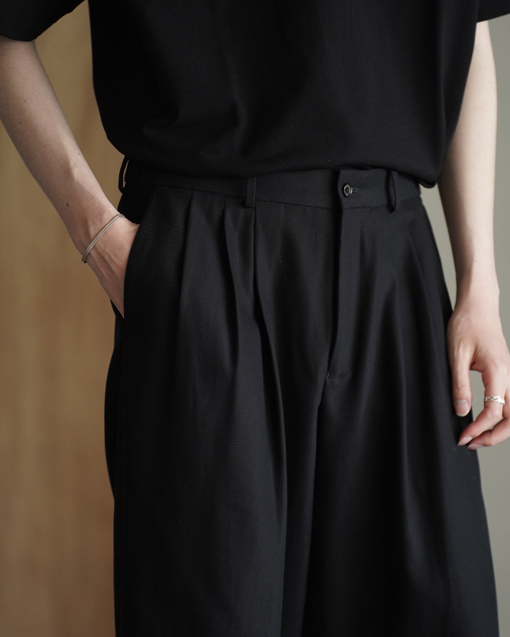 markaware TRIPLE PLEATED WIDE TROUSERS A26A93PT03C ワイドパンツ ブラック ネイビー|Crouka(クローカ)