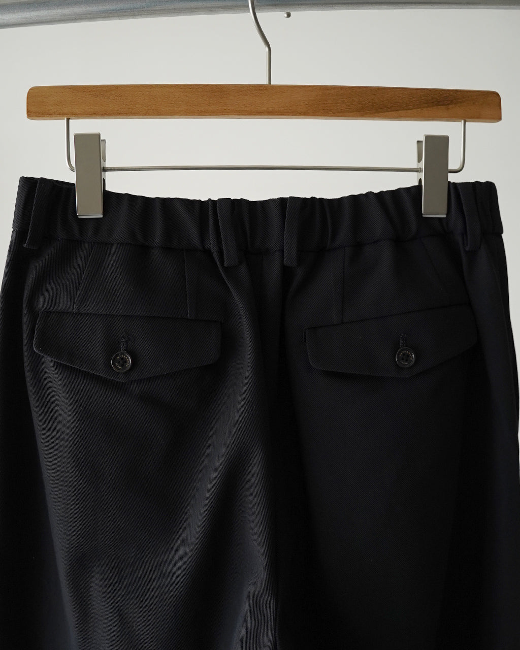 markaware TRIPLE PLEATED WIDE TROUSERS A26A93PT03C ワイドパンツ ブラック ネイビー|Crouka(クローカ)
