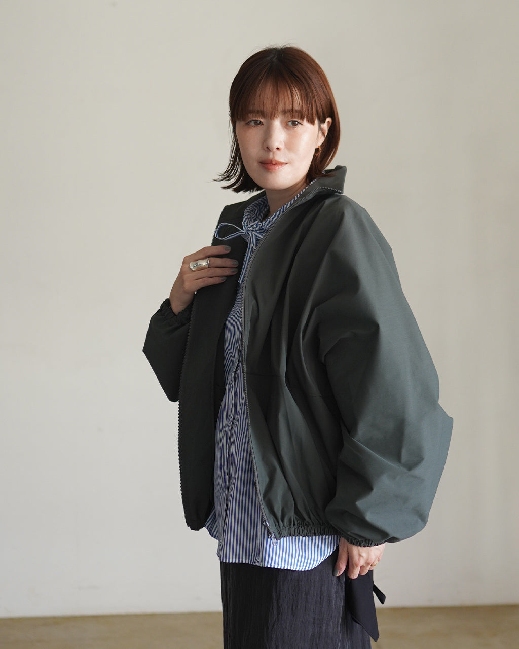 high neck zip blouson 3-270080