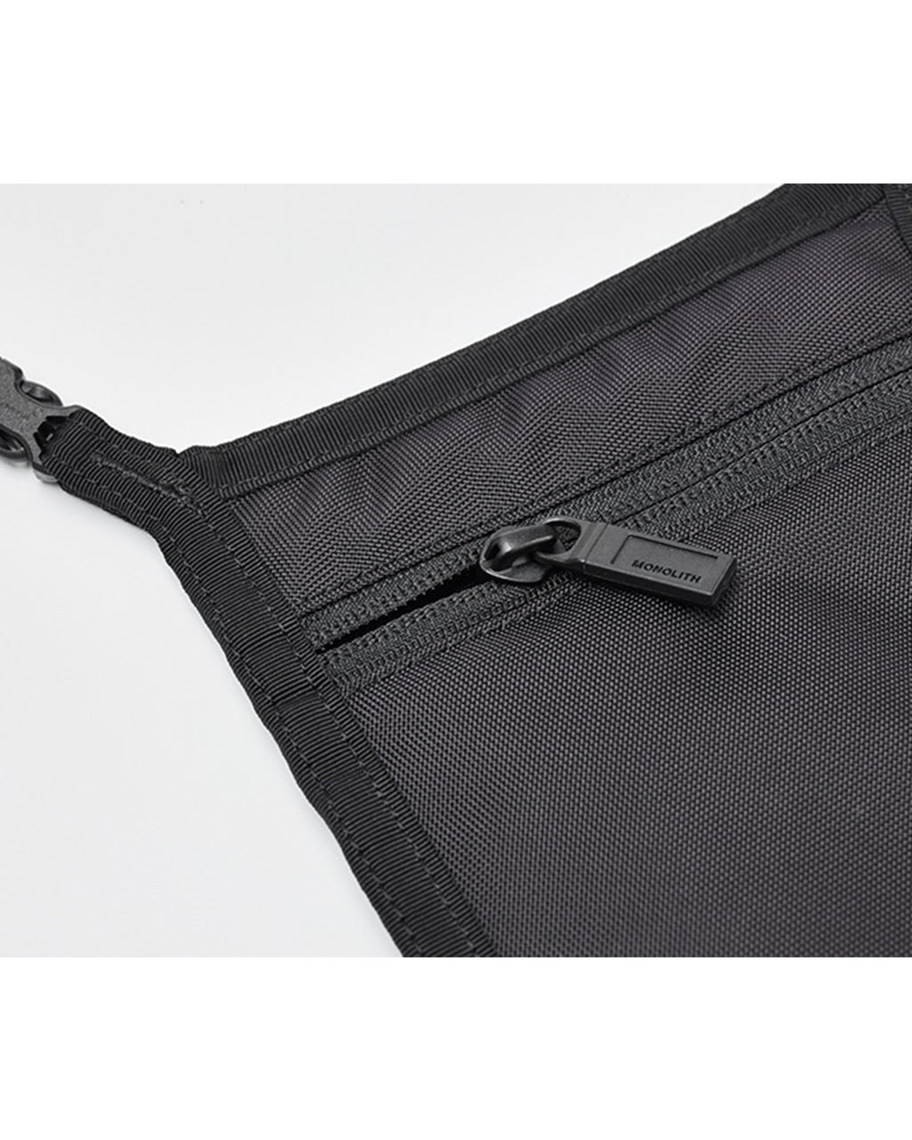 MONOLITH NECK POUCH STANDARD M BLACK SD-9089-010