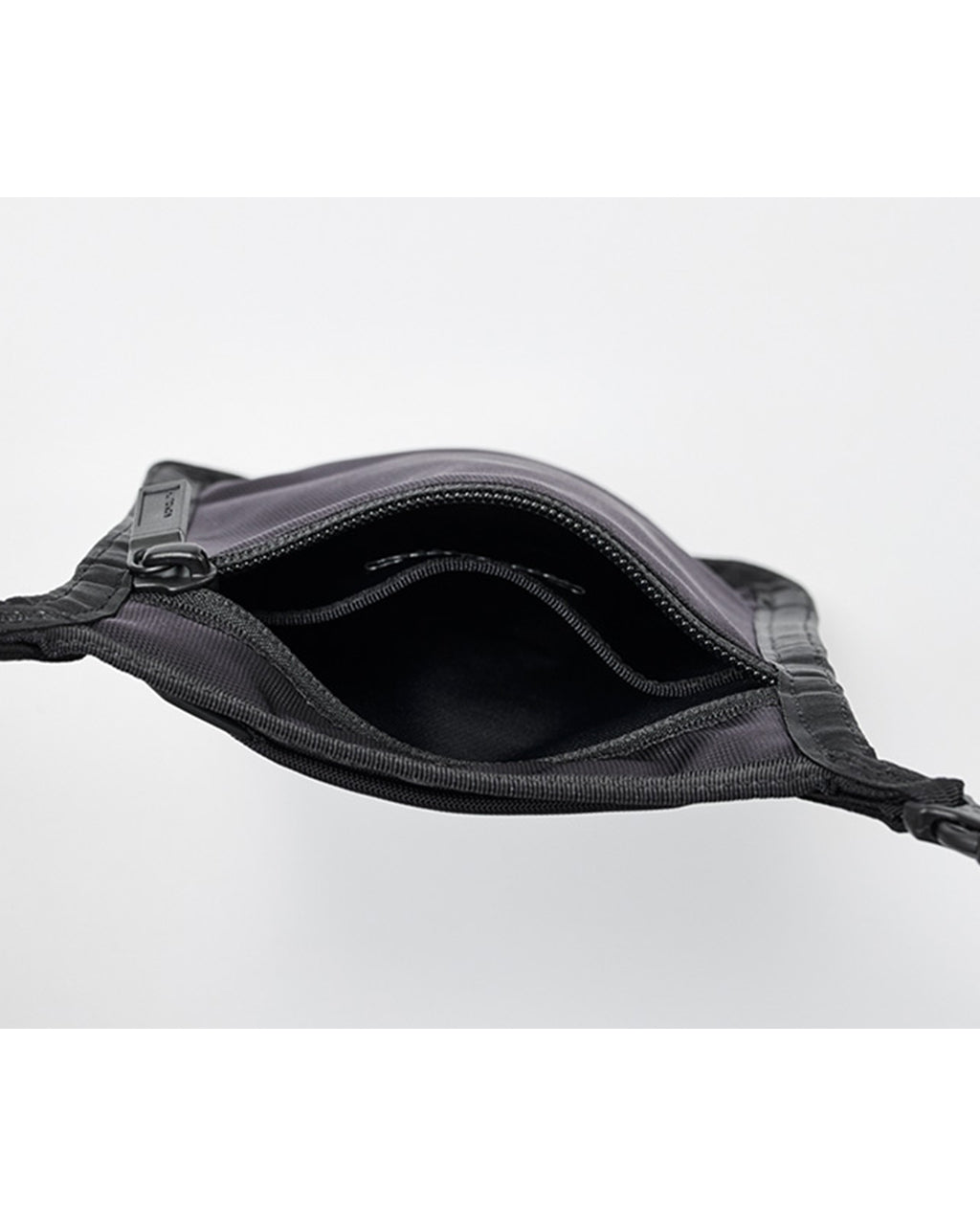 MONOLITH NECK POUCH STANDARD M BLACK SD-9089-010