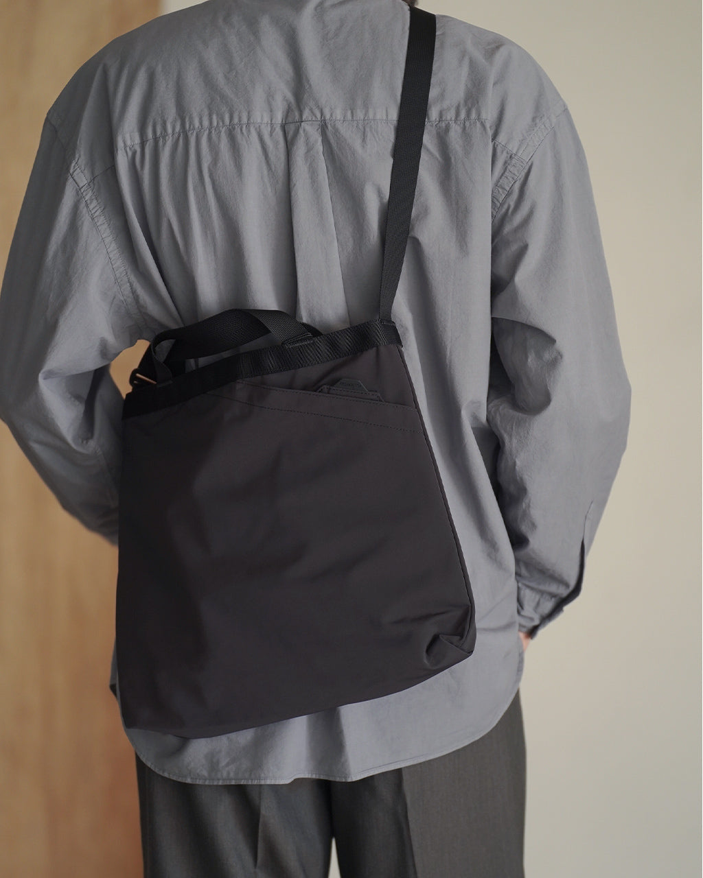 TOTE SHOULDER STANDARD Neutral M SD-3121
