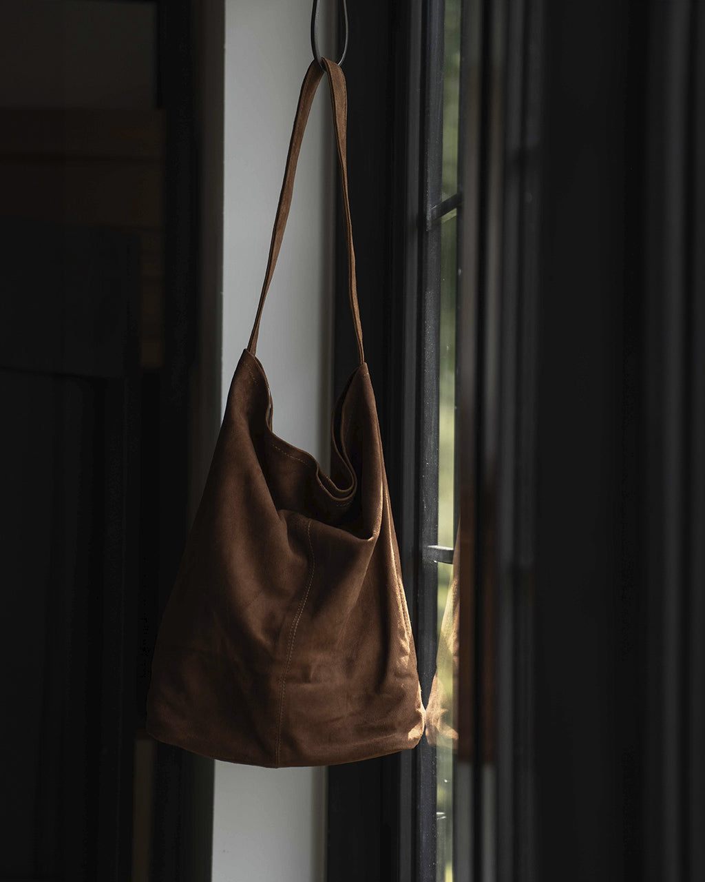 Morphee 모르페 실린더 미디엄 토트 백 오일 스웨이드 브라운 CYLINDER (M size) OIL SUEDE BROWN CYM-OBR-1 【쿠폰 대상외】【무료우송】정규 취급점