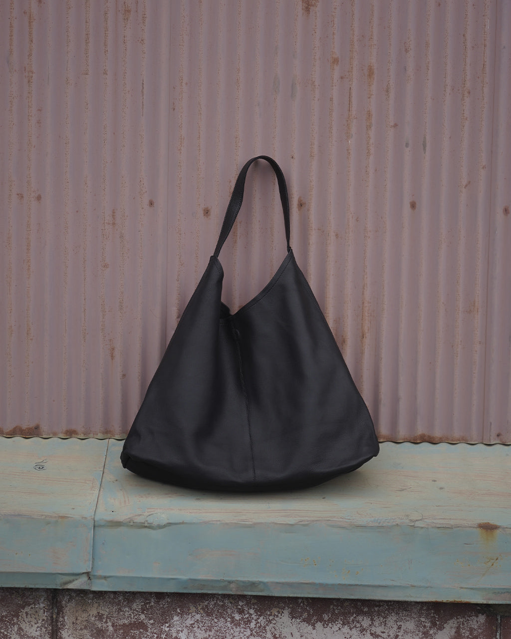 TRIANGLE SHOULDER TAM-BLK-1