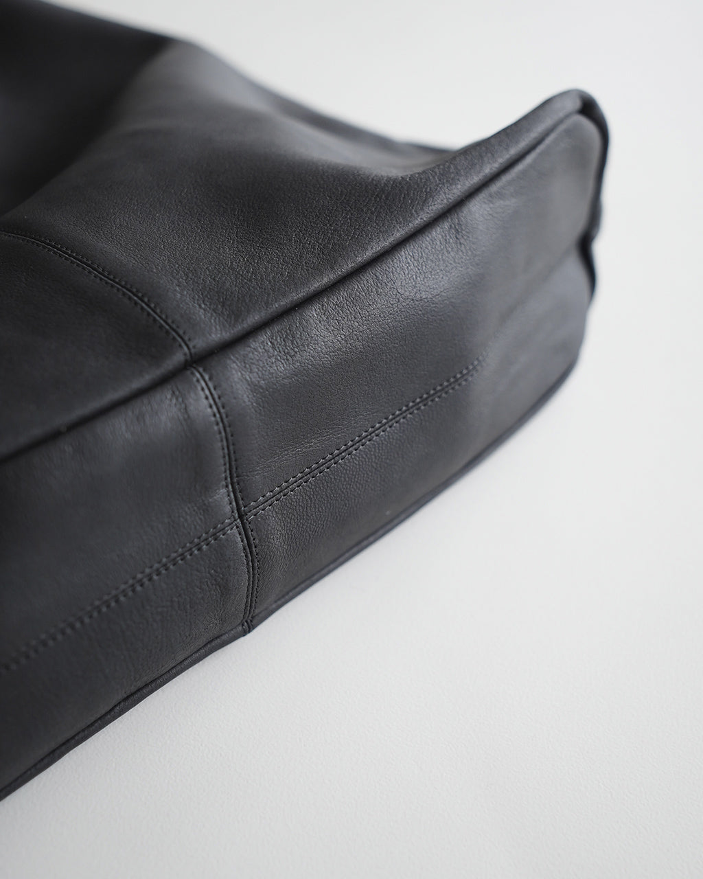 TRIANGLE SHOULDER TAM-BLK-1