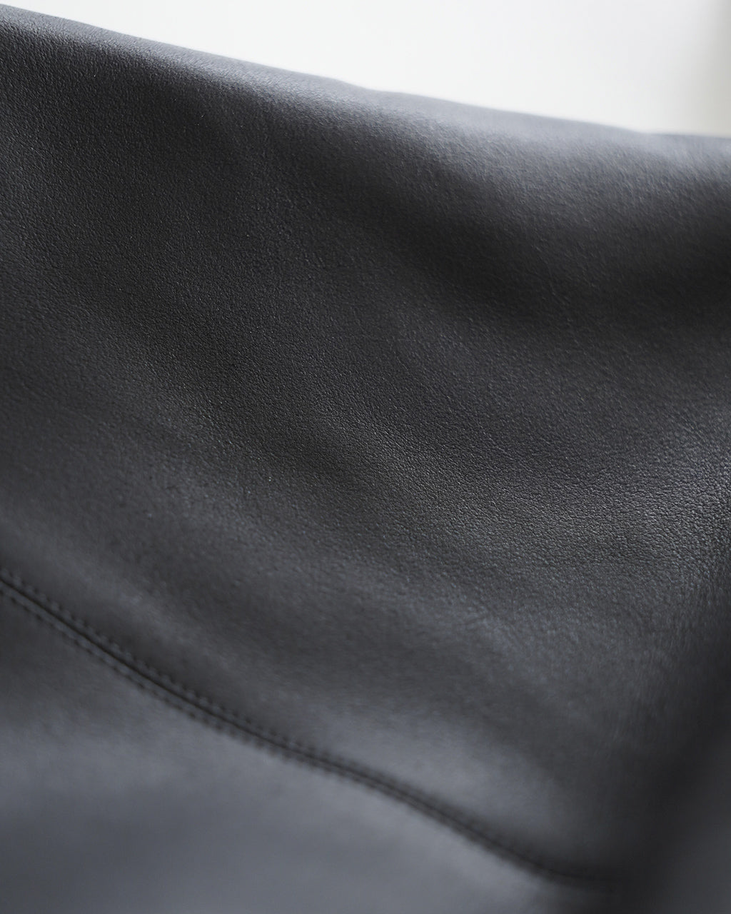 TRIANGLE SHOULDER TAM-BLK-1