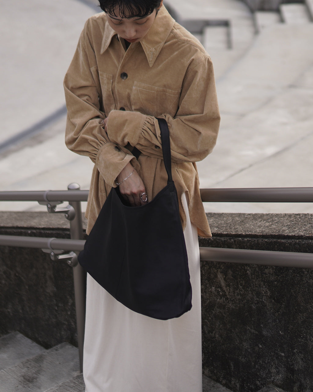 TRIANGLE SHOULDER TAM-BLK-1
