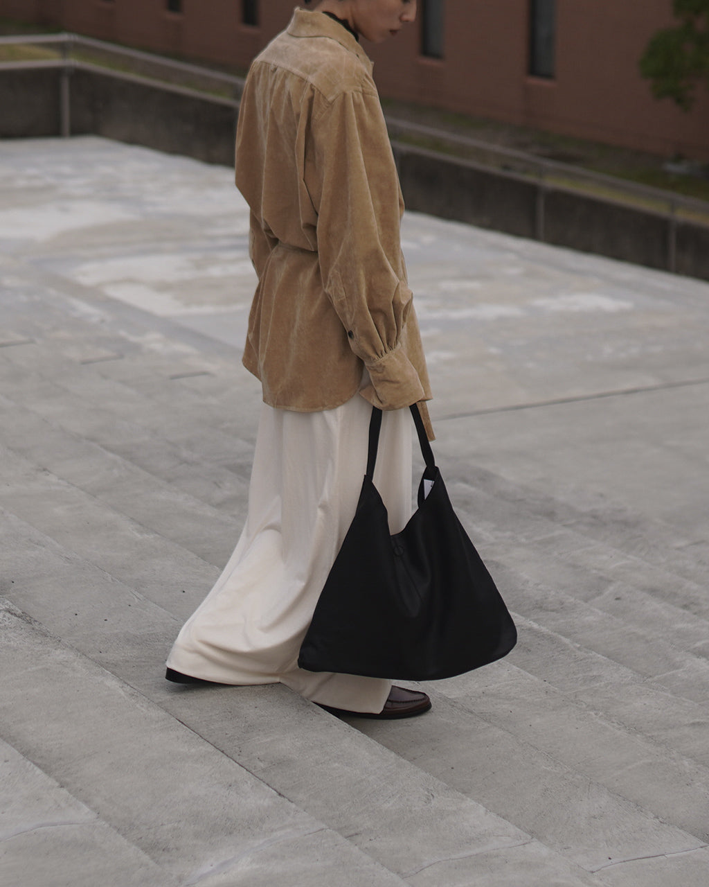 TRIANGLE SHOULDER TAM-BLK-1