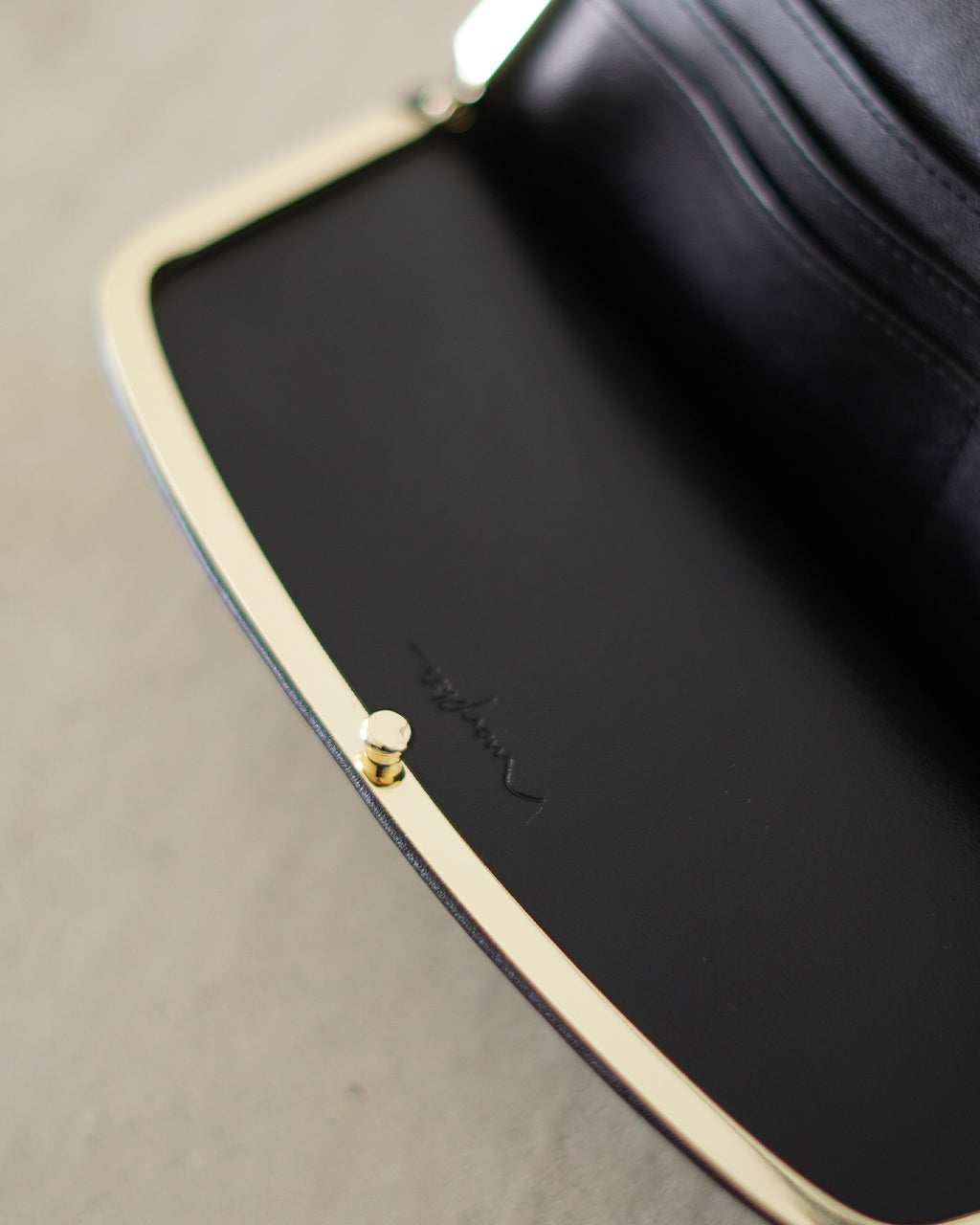 Framed One-Shoulder Bag MSA-OSG-BLK