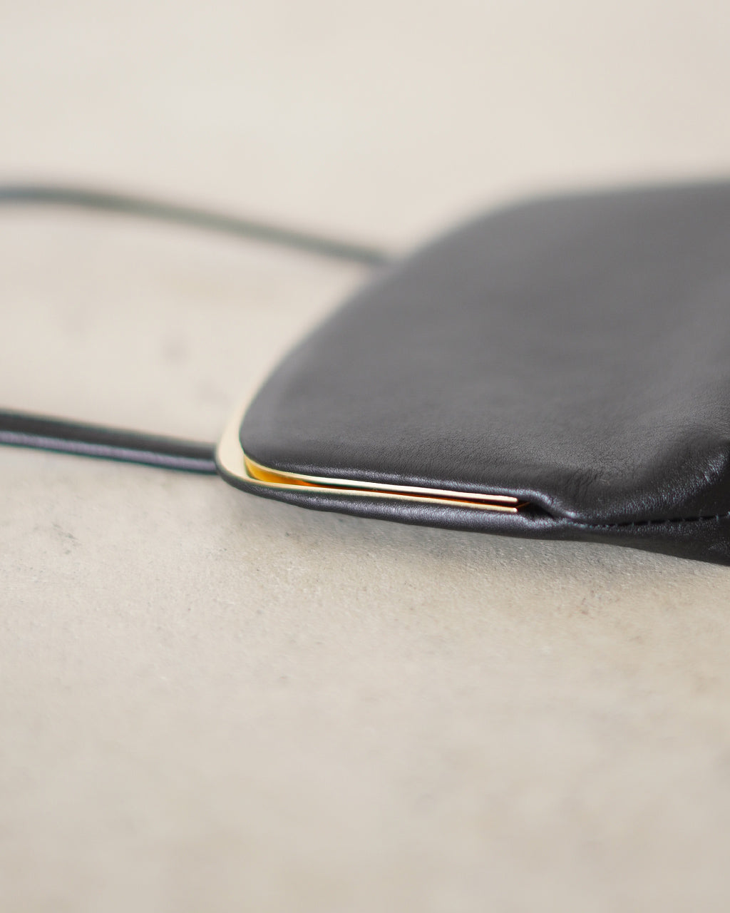 Framed One-Shoulder Bag MSA-OSG-BLK