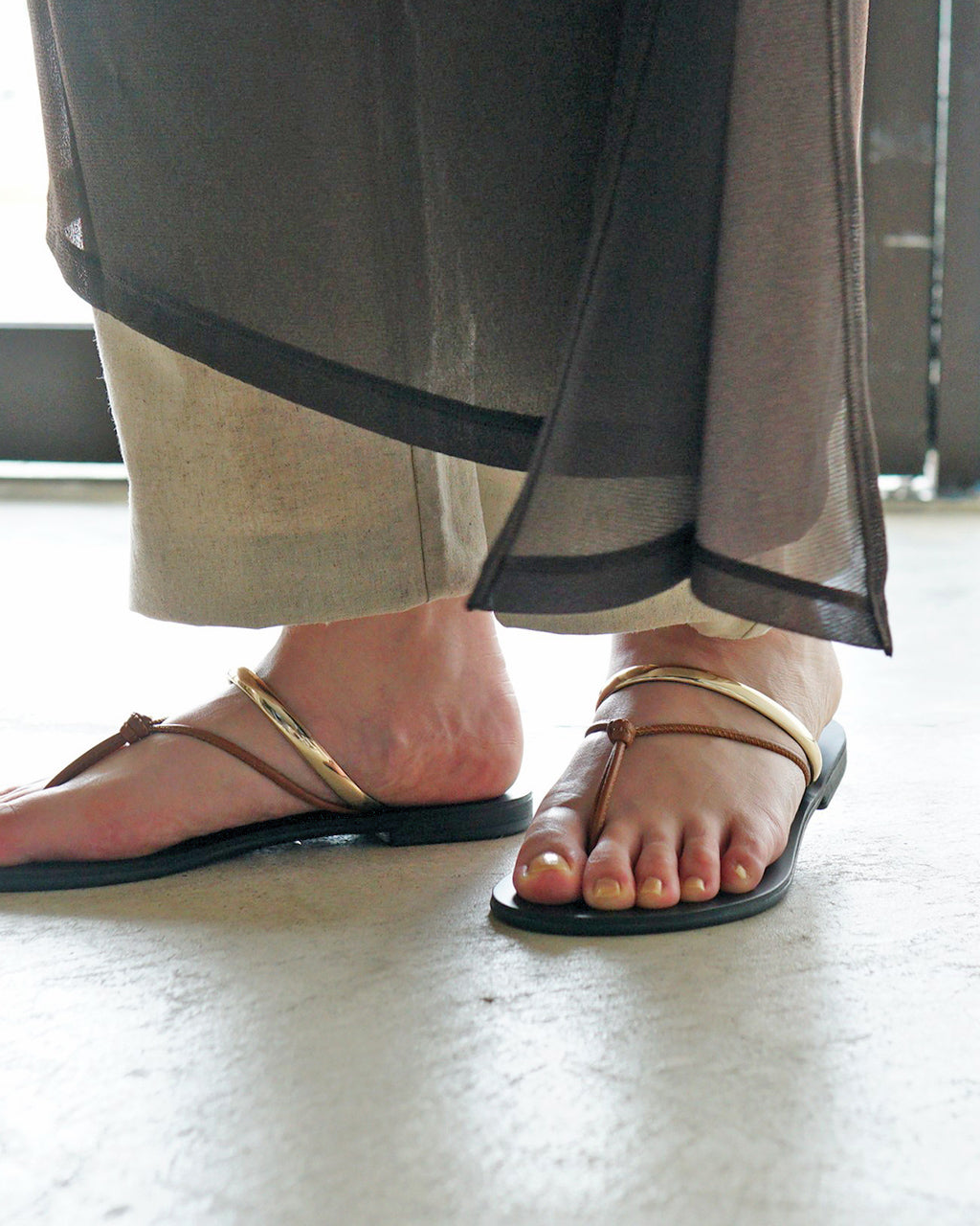 【SALE!50%OFF】NICOLAS LAINAS ニコラスライナス トングサンダル メタリック フェイクレザー シューズ 靴 8G-T