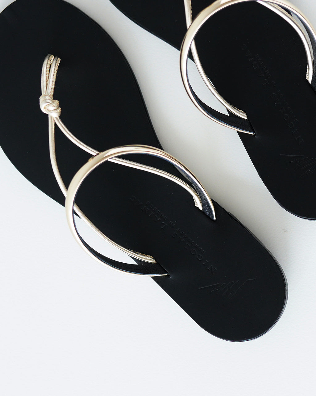 【SALE!50%OFF】NICOLAS LAINAS ニコラスライナス トングサンダル メタリック フェイクレザー シューズ 靴 8G-T