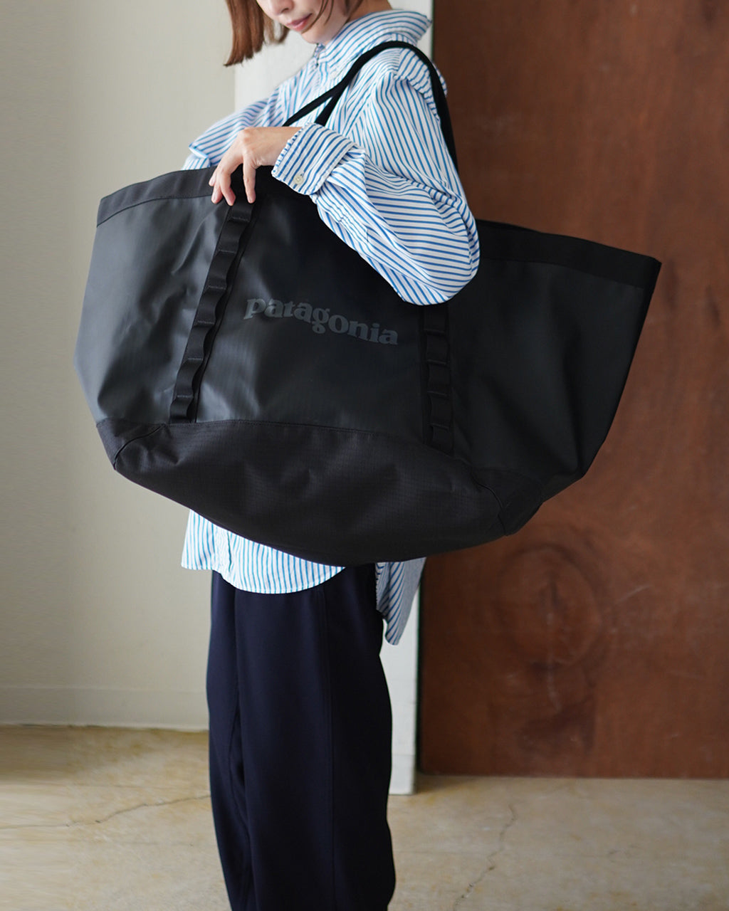 patagonia 61L Black Hole Gear Tote 49276