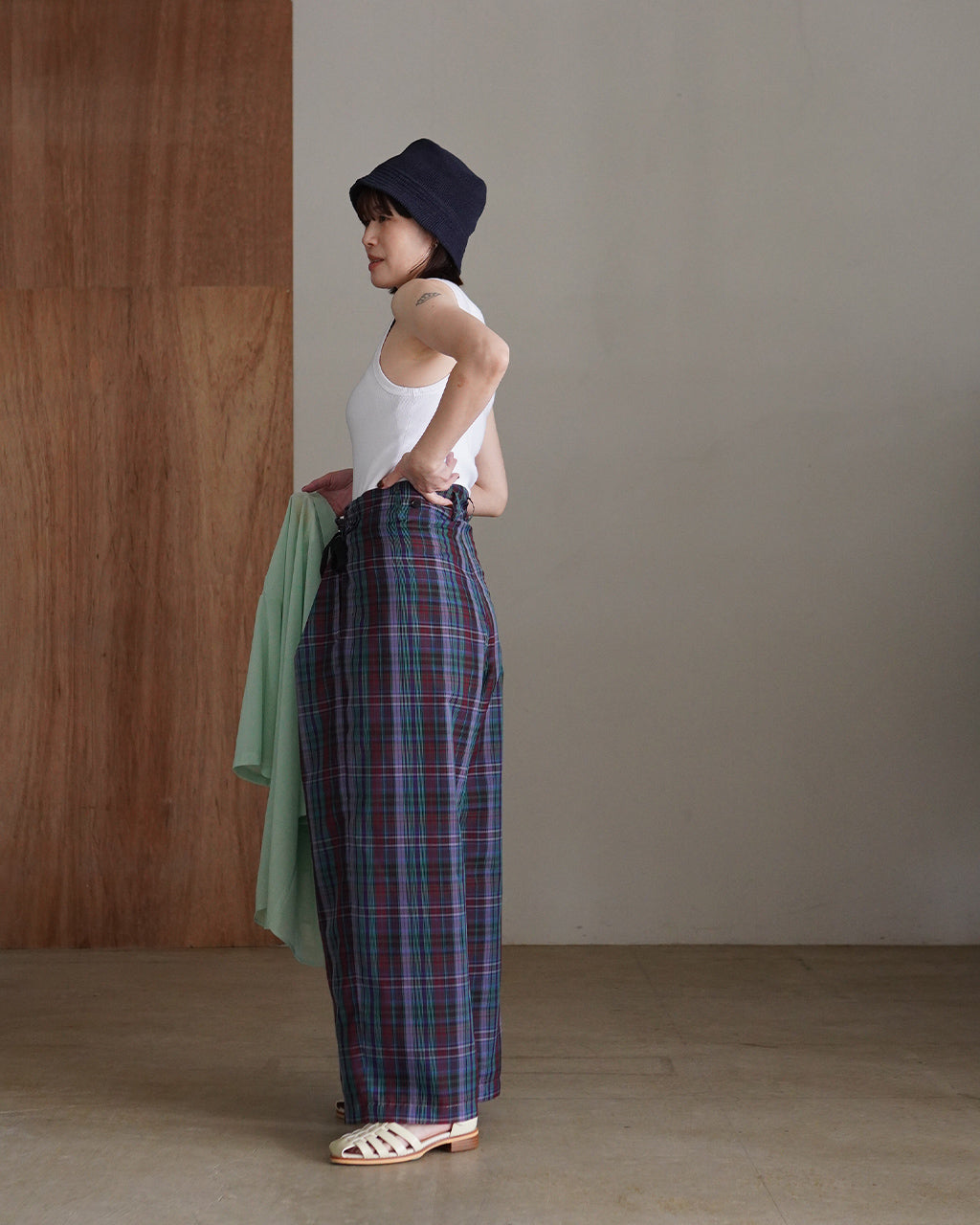 Semi-sheer yarn-dyed check tuck pants PO1S008
