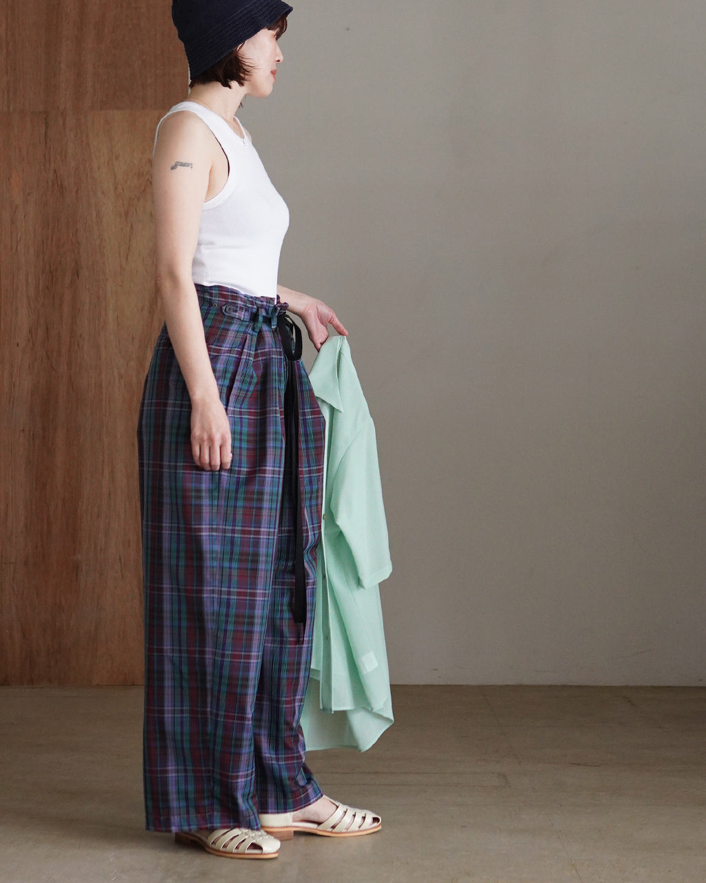 Semi-sheer yarn-dyed check tuck pants PO1S008