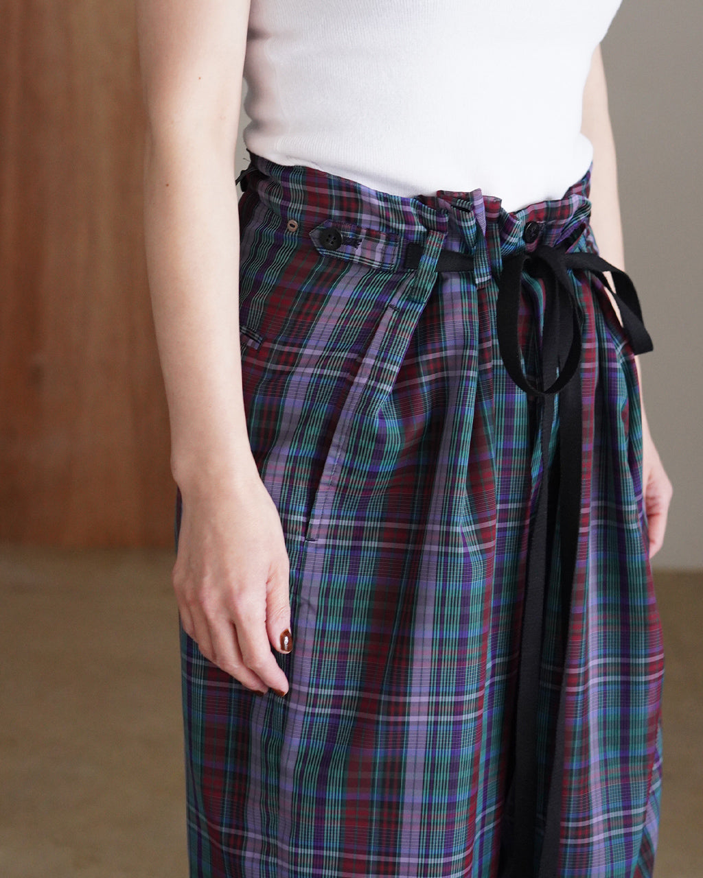 Semi-sheer yarn-dyed check tuck pants PO1S008