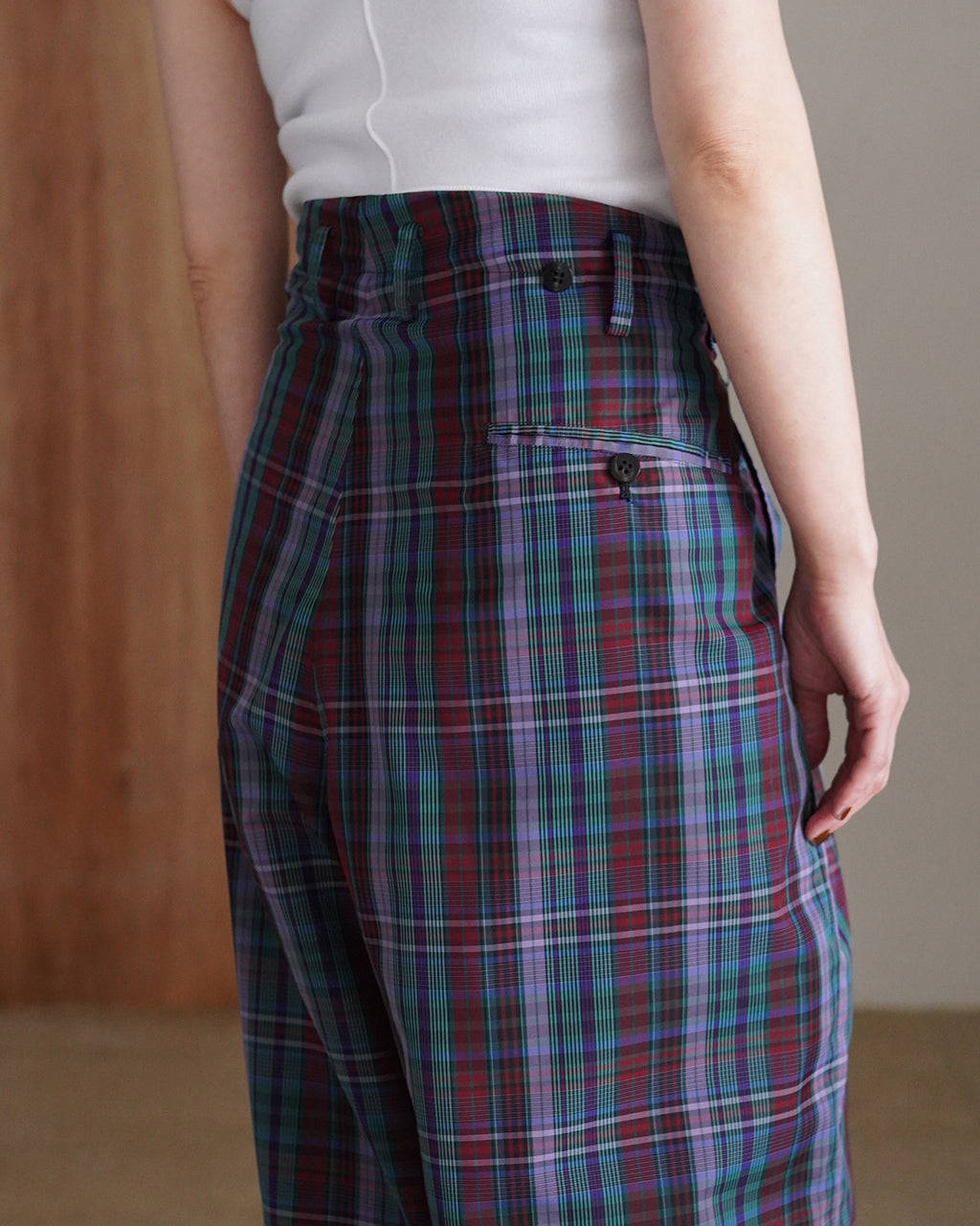 Semi-sheer yarn-dyed check tuck pants PO1S008