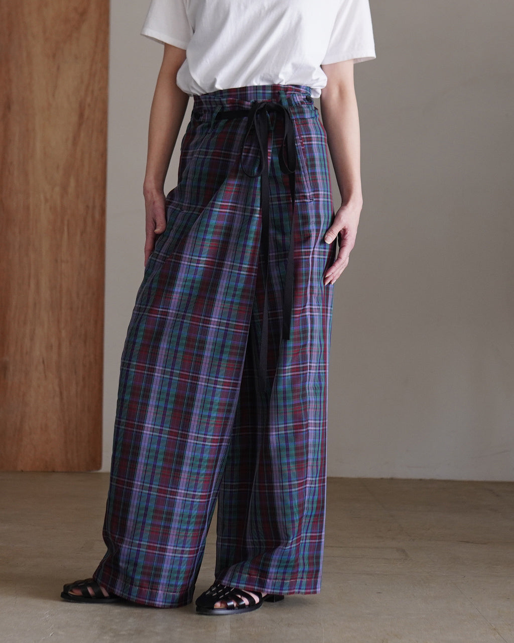 Semi-sheer yarn-dyed check tuck pants PO1S008