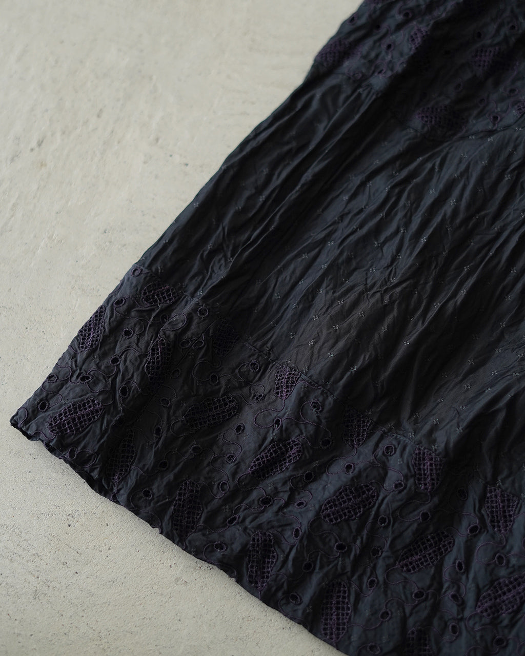 Leaf motif eyelet embroidery detail short pants PO1S031