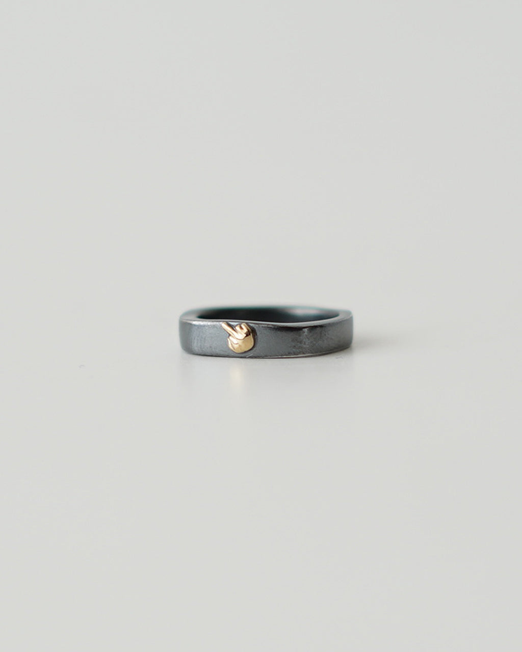 ブラック シルバー リング W/BLACK SILVER RING W/GOLD MIDDLE FINGER 18K ゴールド シルバー925 指輪 PC-011-3084
