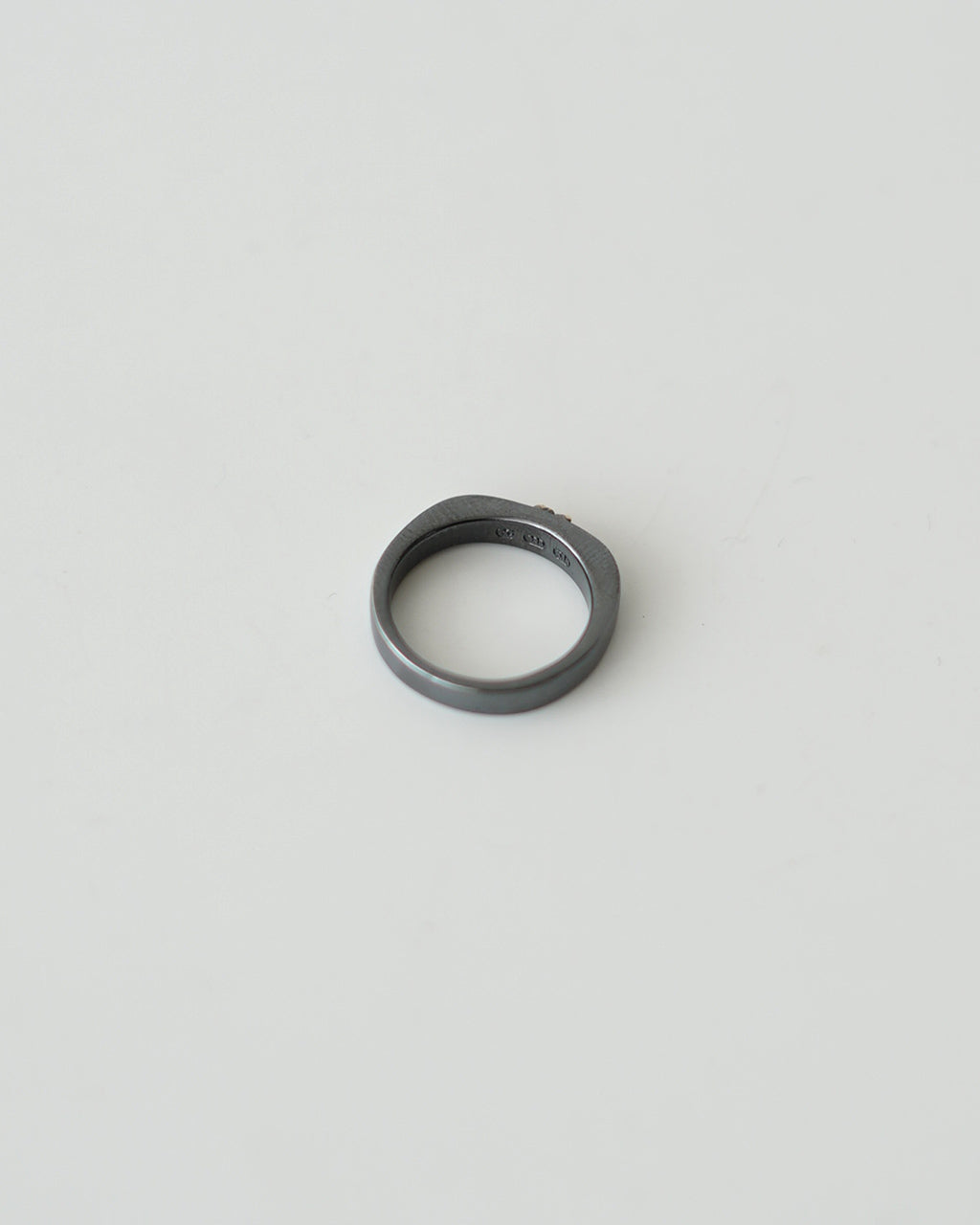 ブラック シルバー リング W/BLACK SILVER RING W/GOLD MIDDLE FINGER 18K ゴールド シルバー925 指輪 PC-011-3084