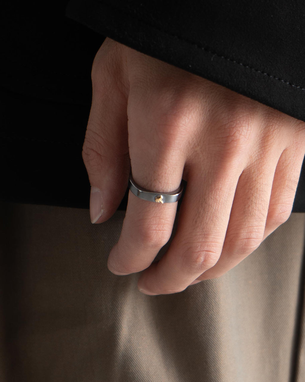 ブラック シルバー リング W/BLACK SILVER RING W/GOLD MIDDLE FINGER 18K ゴールド シルバー925 指輪 PC-011-3084