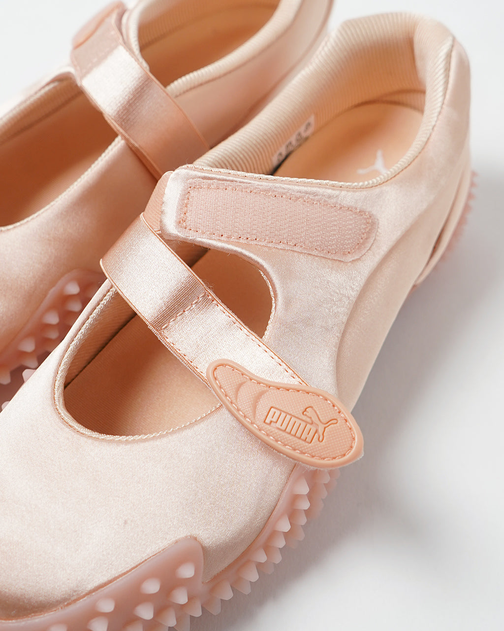 【SALE!20%OFF】MOSTRO FEY SATIN スニーカー モストロ フェイ サテン 1999年代 ロゴ 軽量 シューズ 靴 401063