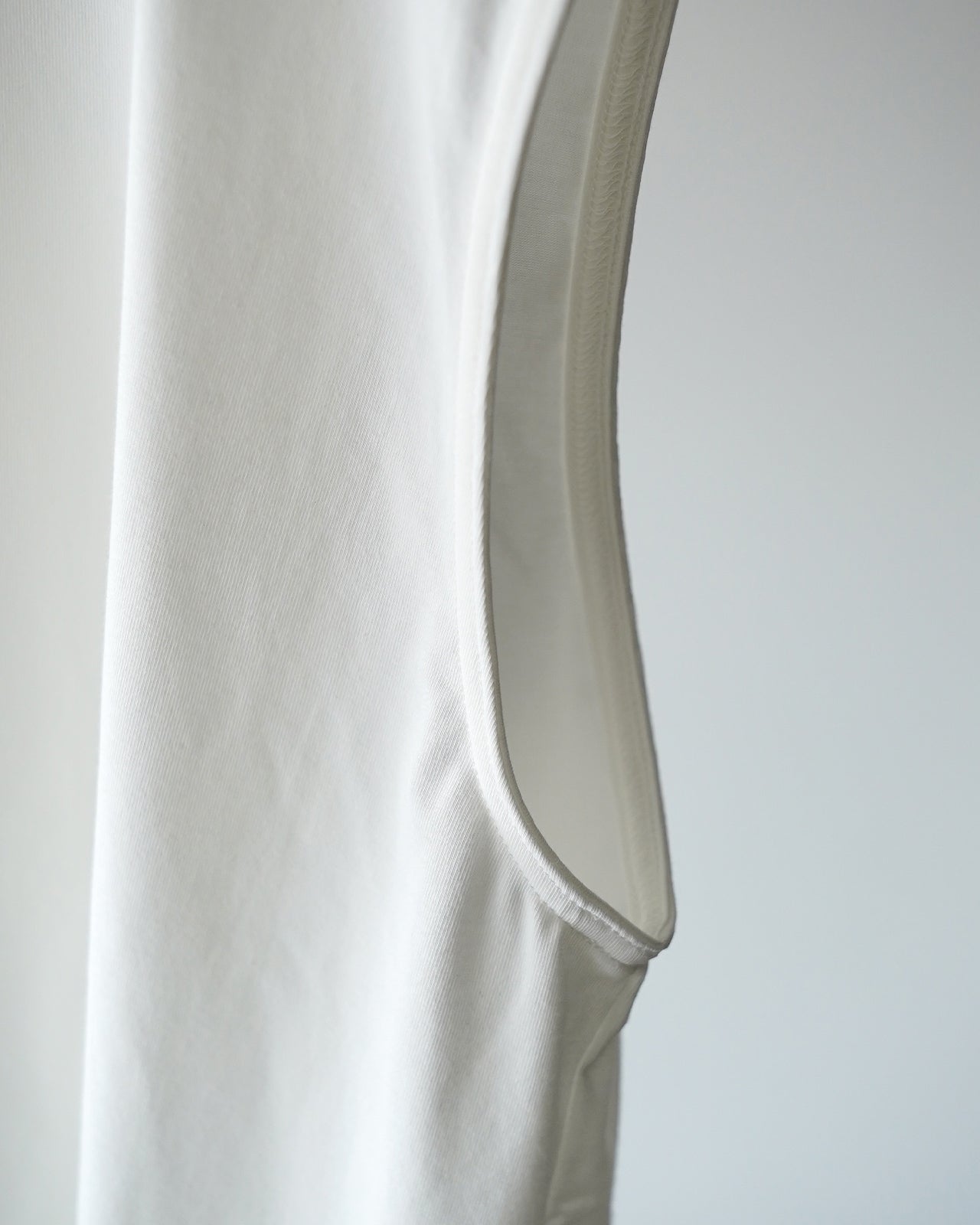 NO SLEEVE TEE RM261-047