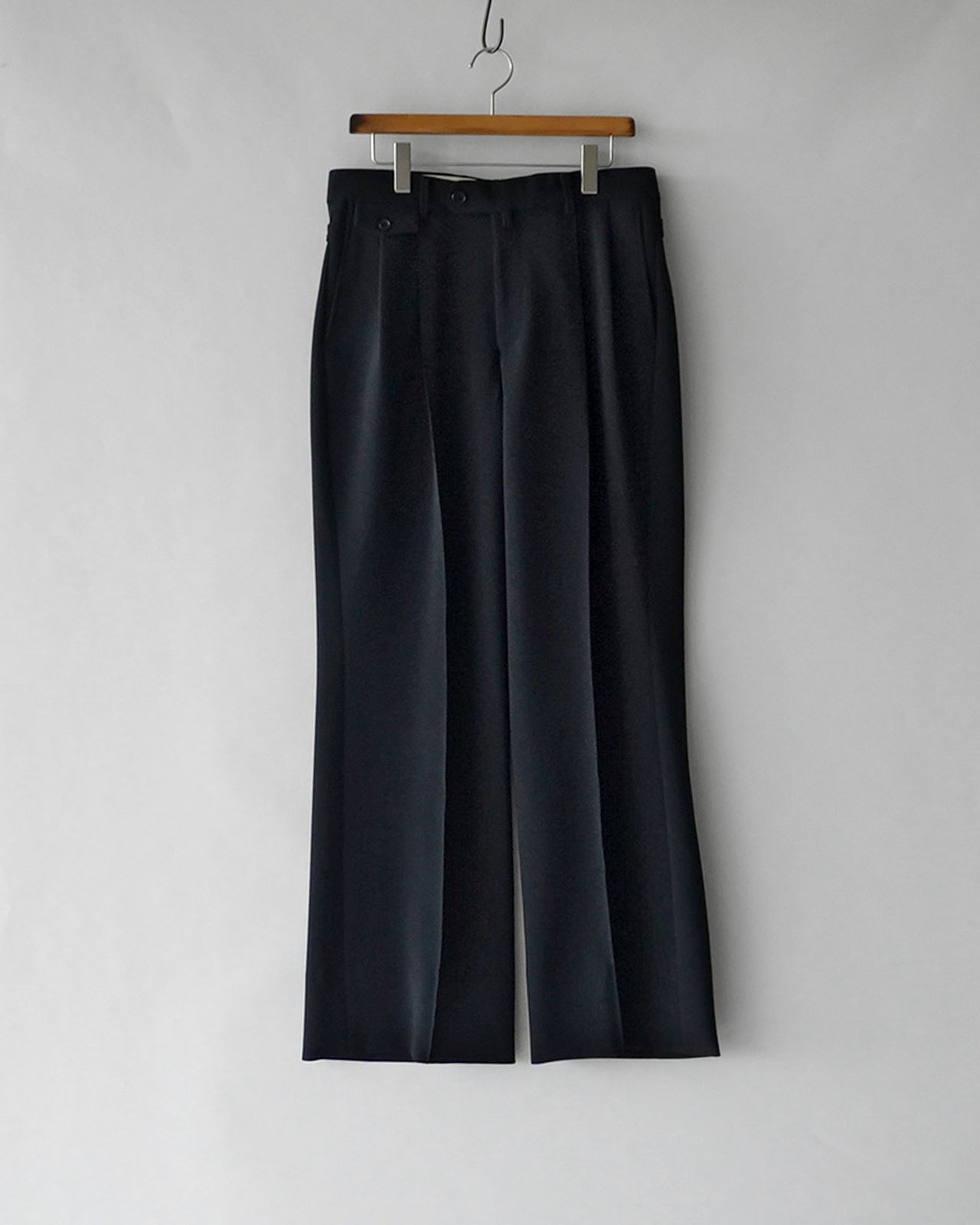 WIDE SEMI-FLARED TROUSERS RM262-005