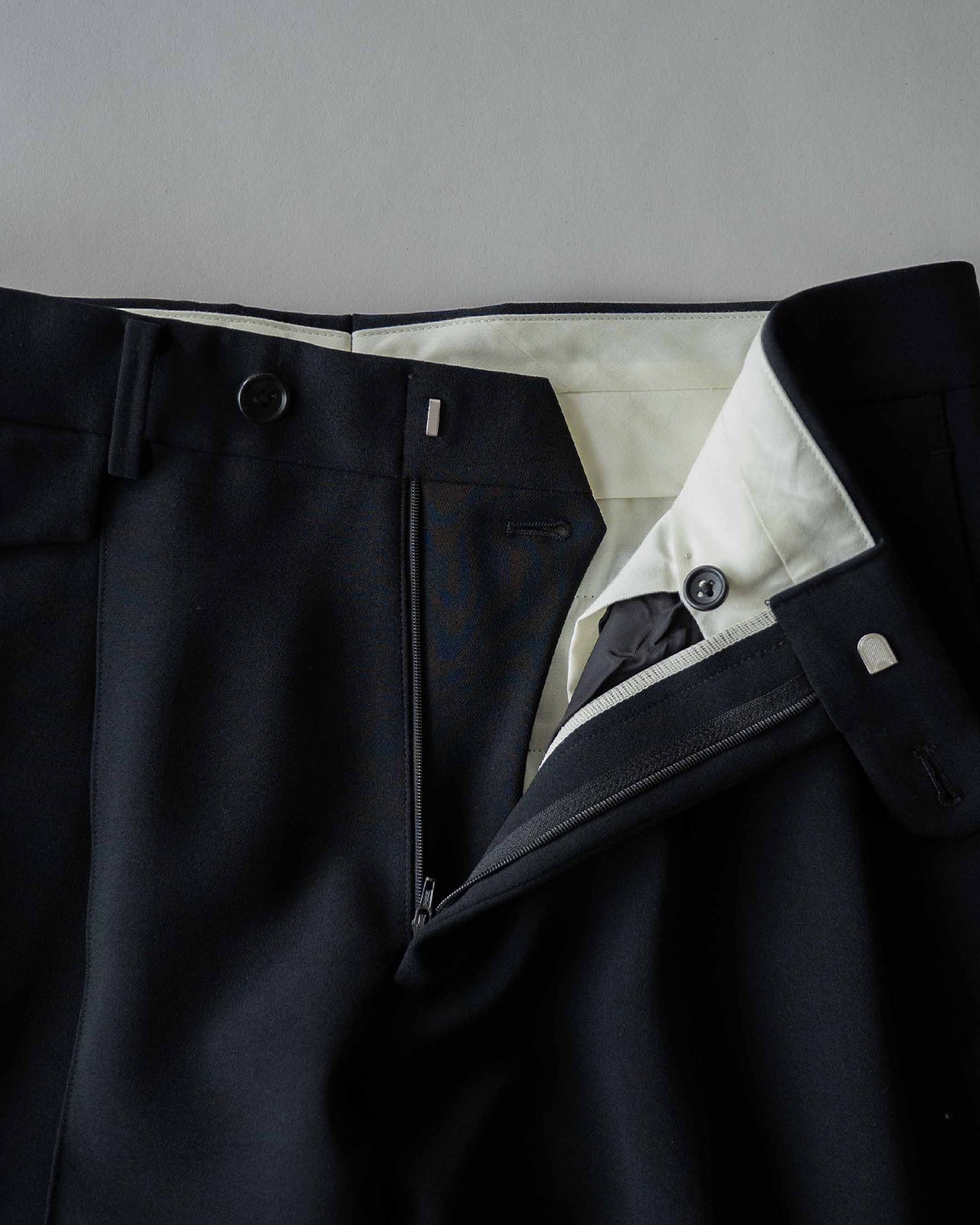 WIDE SEMI-FLARED TROUSERS RM262-005