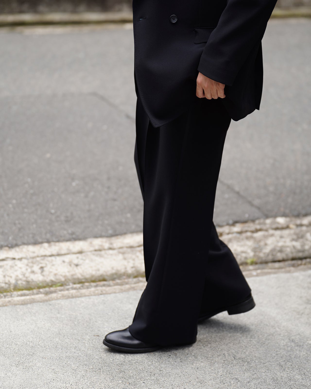 WIDE SEMI-FLARED TROUSERS RM262-005