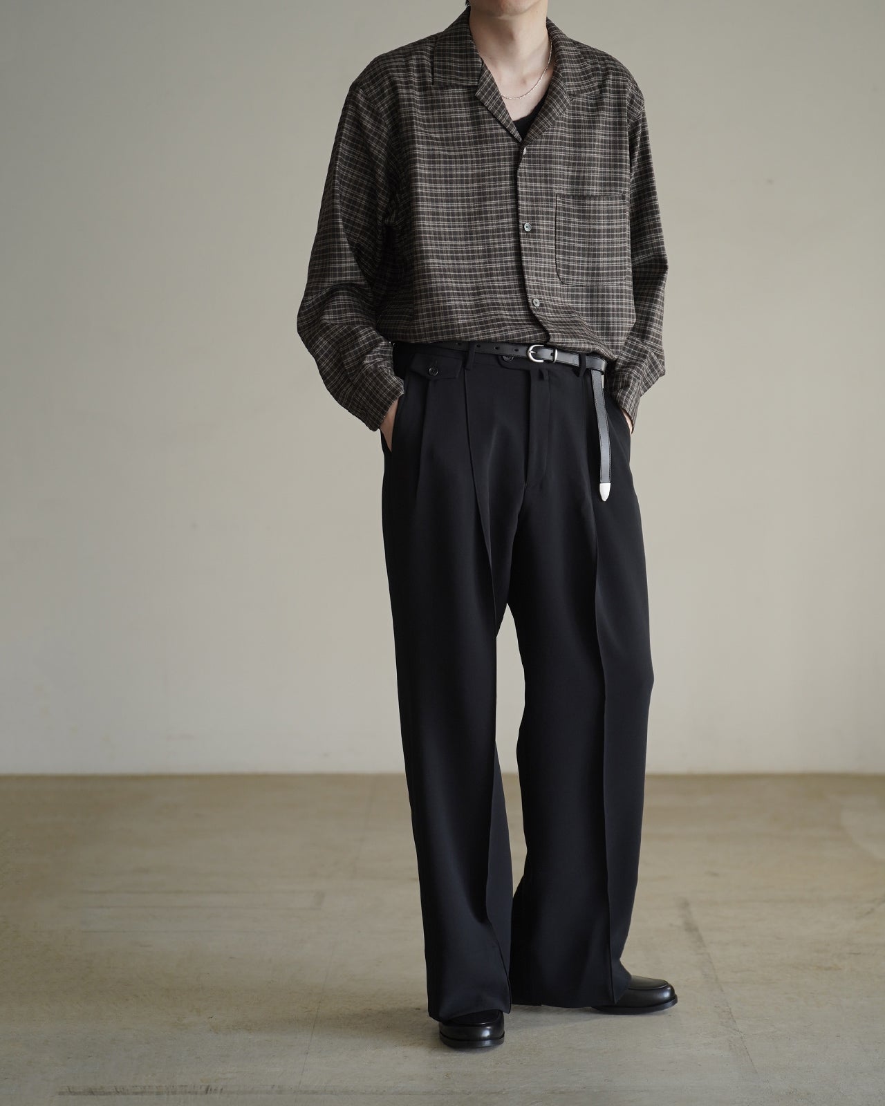 WIDE SEMI-FLARED TROUSERS RM262-005