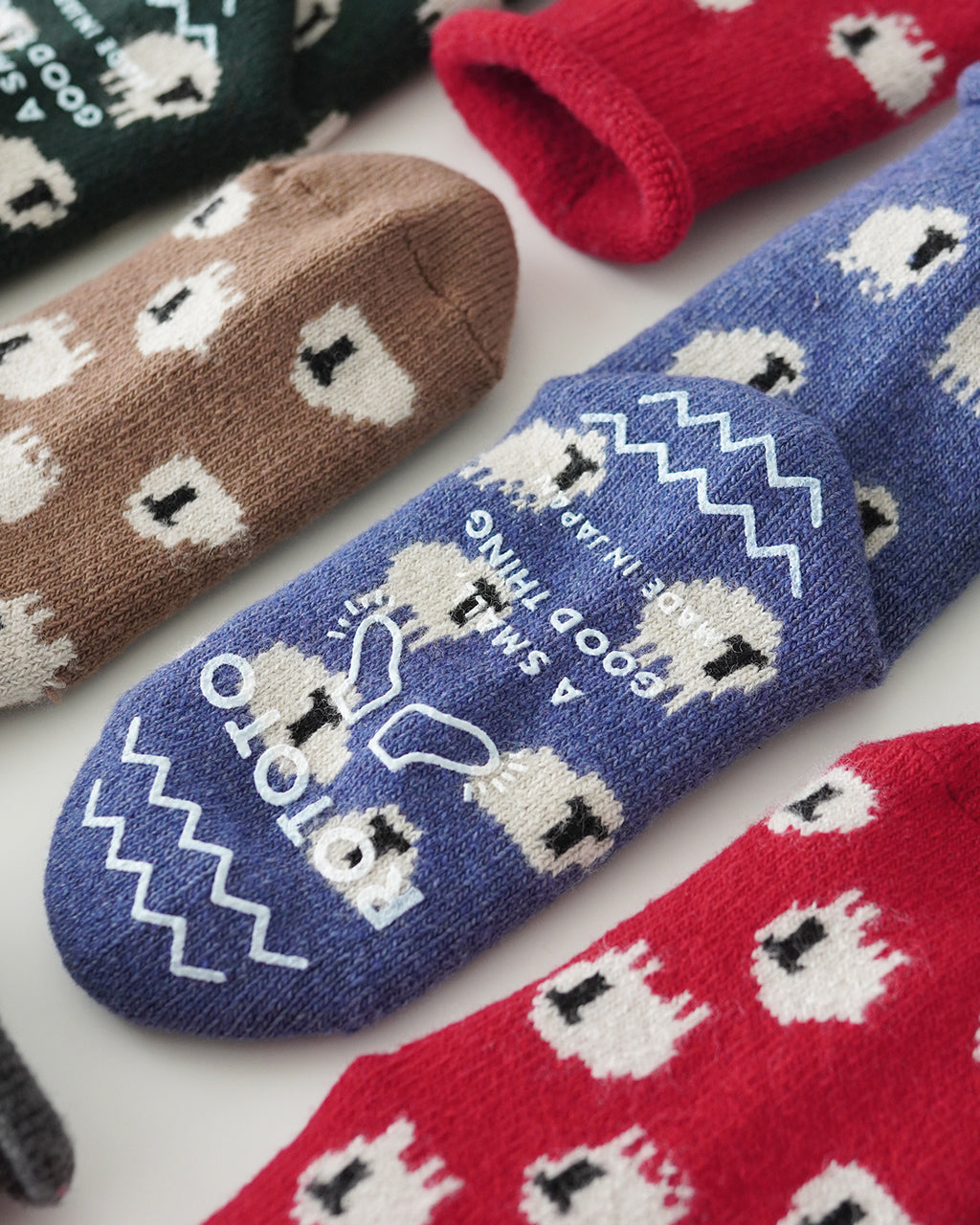 PILE ROOM SOCKS ”SHEEP” R1559