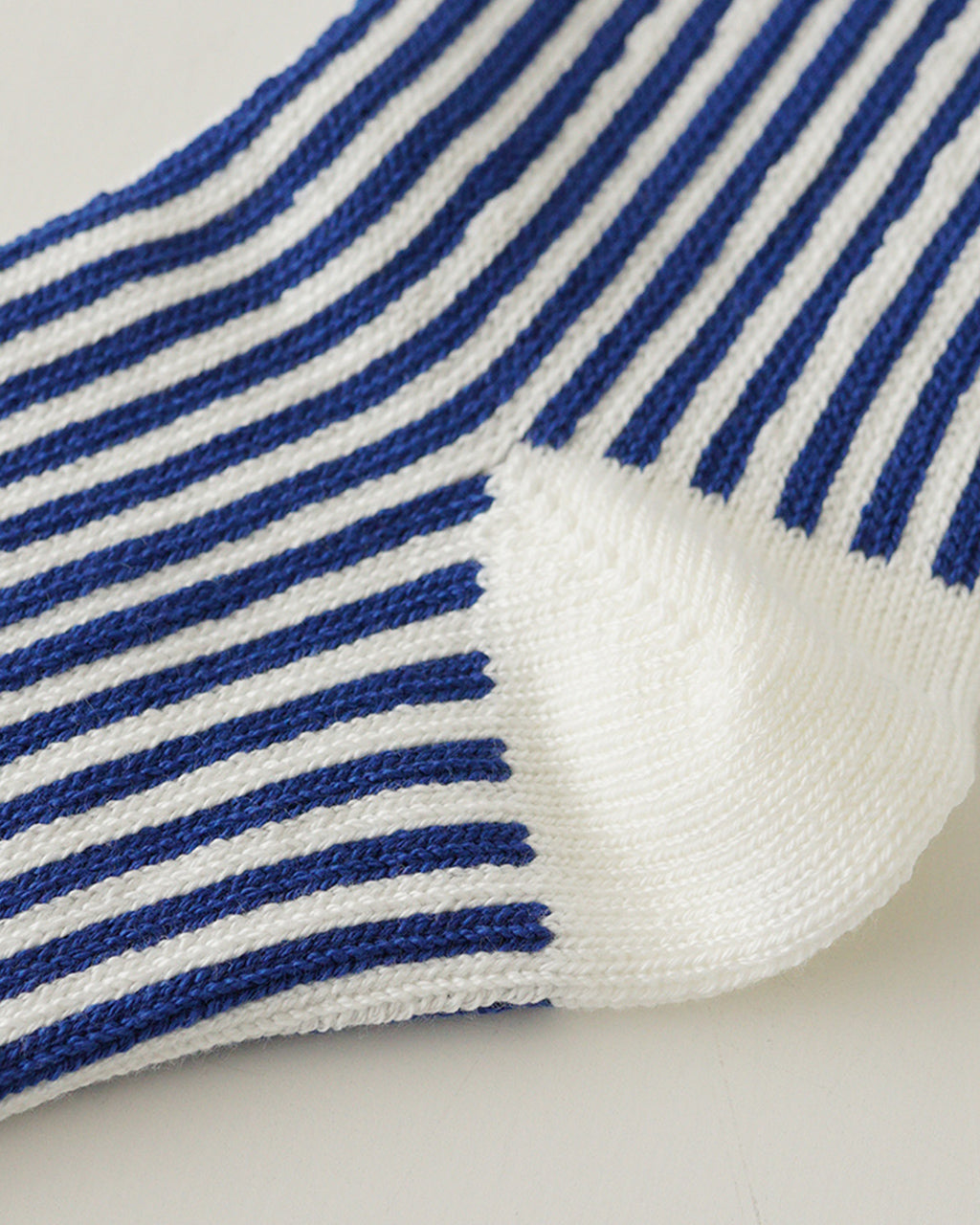 VERTICAL STRIPE SOCKS R1586