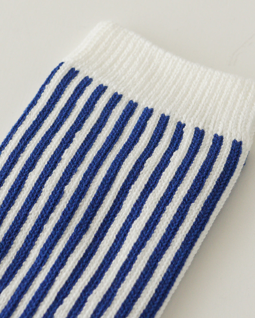 VERTICAL STRIPE SOCKS R1586