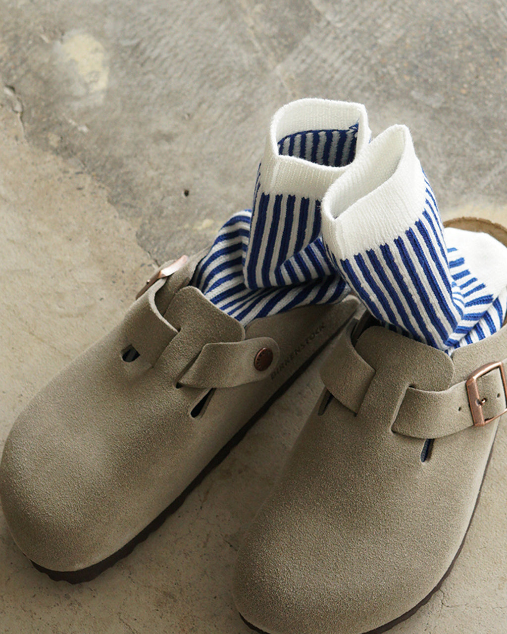 VERTICAL STRIPE SOCKS R1586