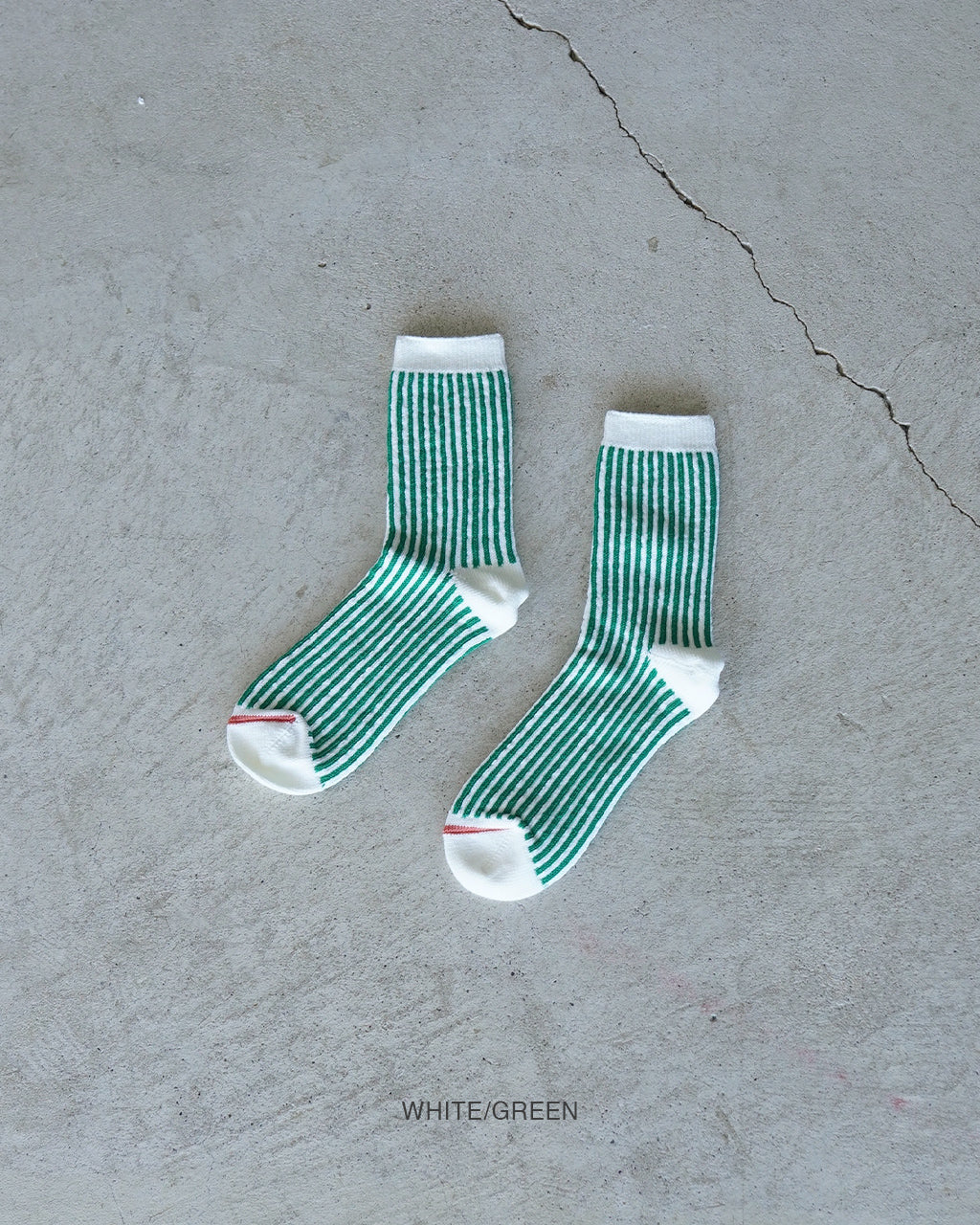 VERTICAL STRIPE SOCKS R1586