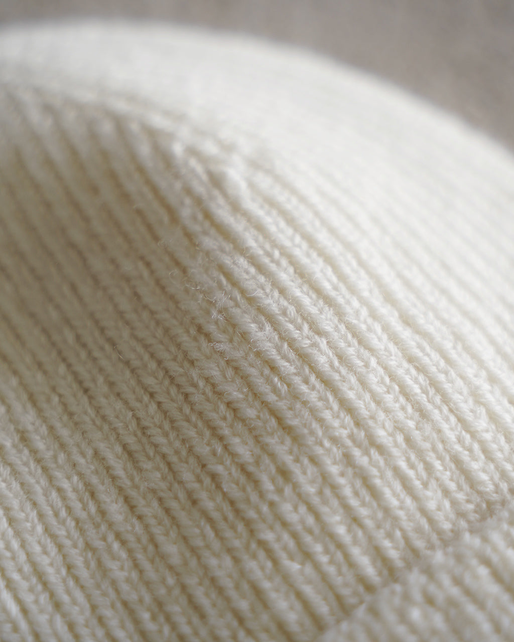 WASHABLE MERINO SEAMLESS BEANIE R5140