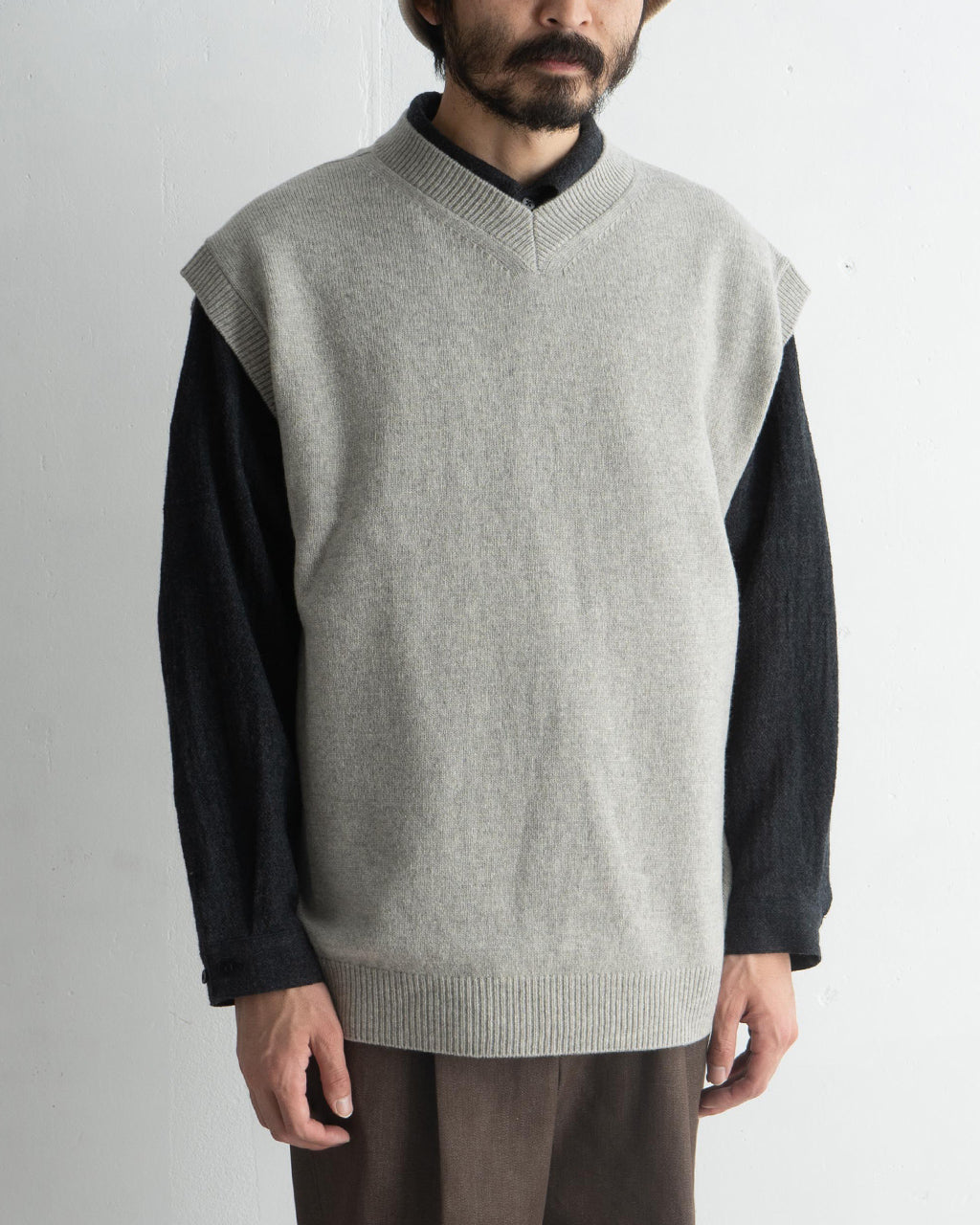 【アウトレット!50%OFF】RYETENDER Vネック ベスト CHELSEA VEST ウール ニット R22-02-01-009