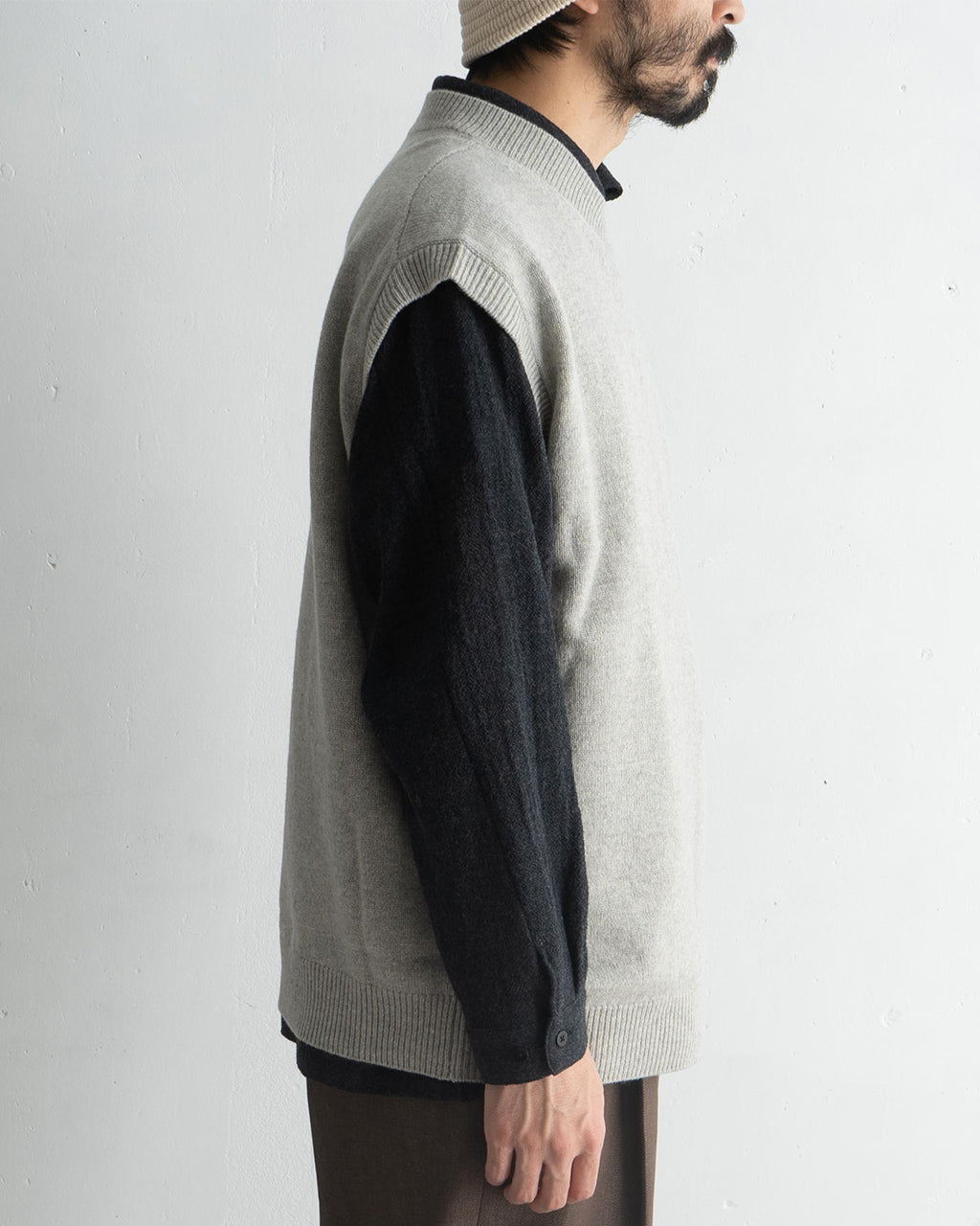 【アウトレット!50%OFF】RYETENDER Vネック ベスト CHELSEA VEST ウール ニット R22-02-01-009